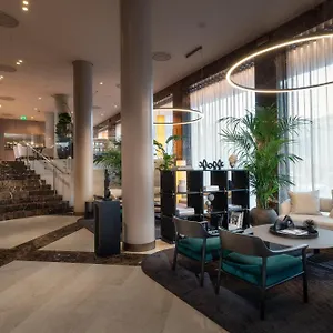 Crowne Plaza By Ihg Hotell